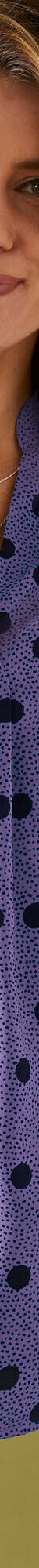 Bloes met stippenprint en Tunesische hals, crêpe (parma / marine) Bloes met stippenprint en Tunesische hals, crêpe (parma / marine)
